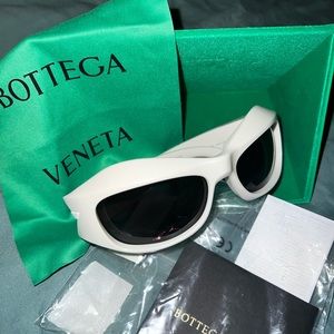 BRAND NEW NEVER WORN BOTTEGA VENETA 63MM Sport Wrap Sunglasses